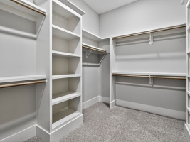 thumb_364_0211280x960closet.jpg