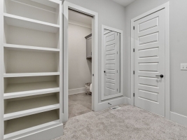 thumb_364_0221280x960closet.jpg